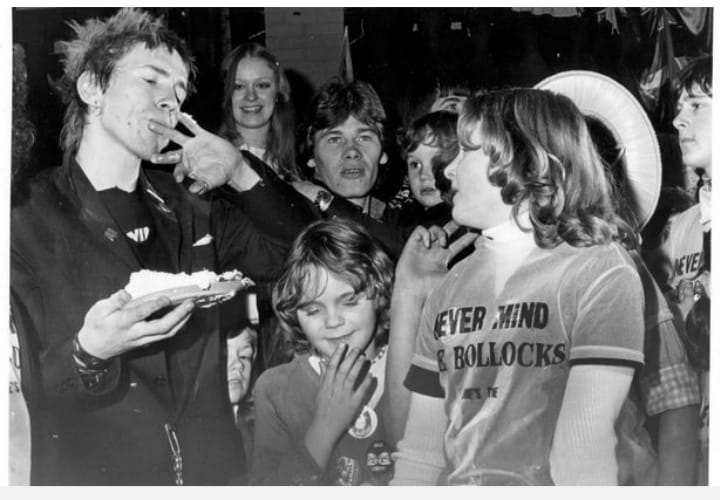 <span style='font-size:28px;'>Los Sex Pistols y la Navidad de 1977</span><br> Endurecerse sin perder la ternura