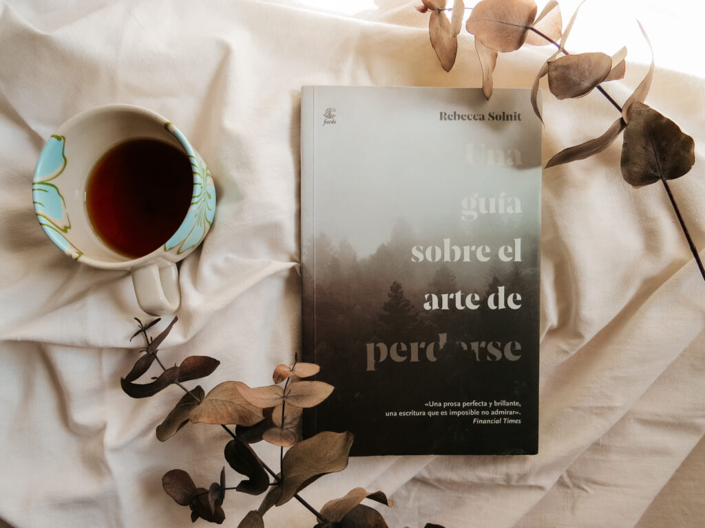 <span style='font-size:28px;'>Reseñas - Libros</span><br> El arte de encontrarse a gusto estando perdido, una guía para lo impredecible